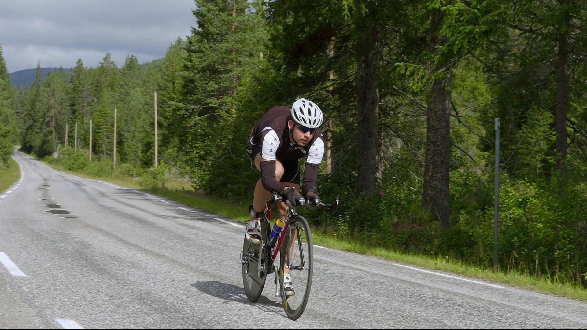 胜利的喜悦从心底绽放,那份快乐的感觉根本藏不住!
