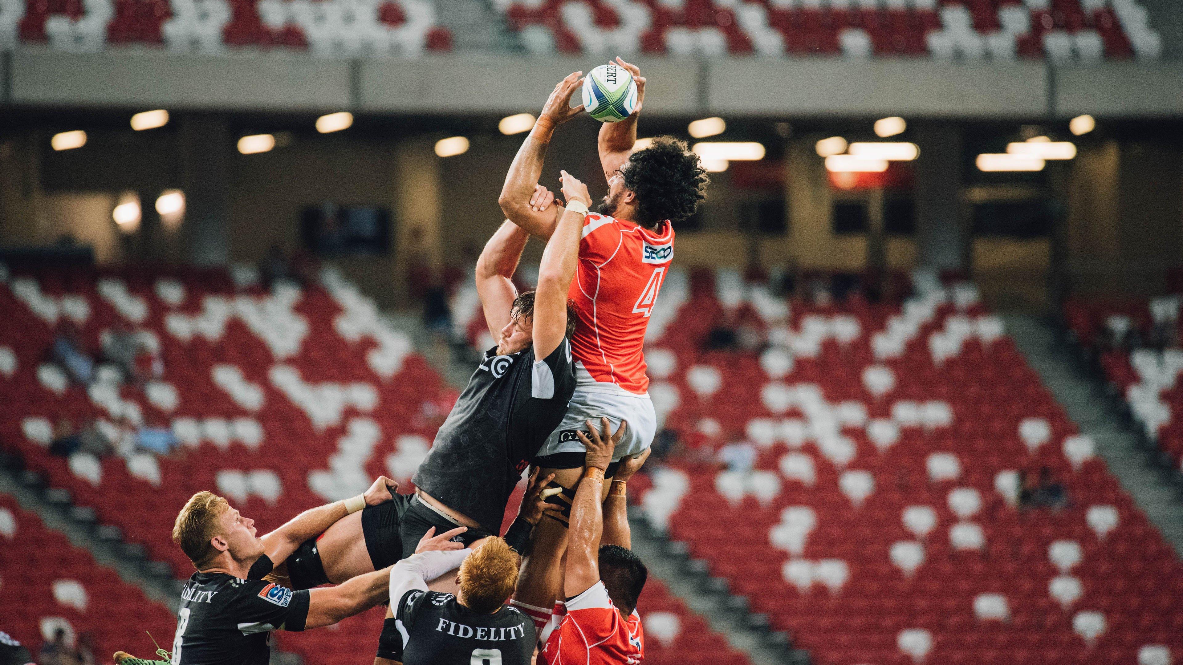 波利塔诺坦言,国米输球让我们有点高兴,但联赛还剩四轮,蓝黑军团绝不放弃